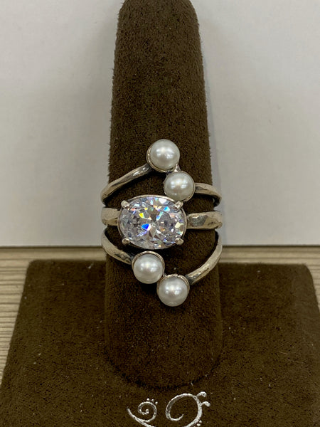 SS 4X Pearl 1X CZ Ring Size 7.5